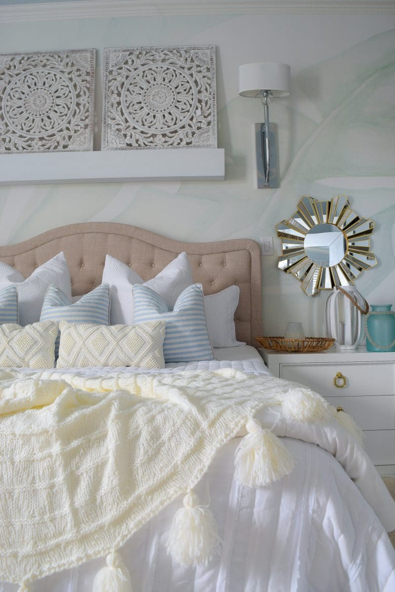 How to decorate your bedroom with white bedding