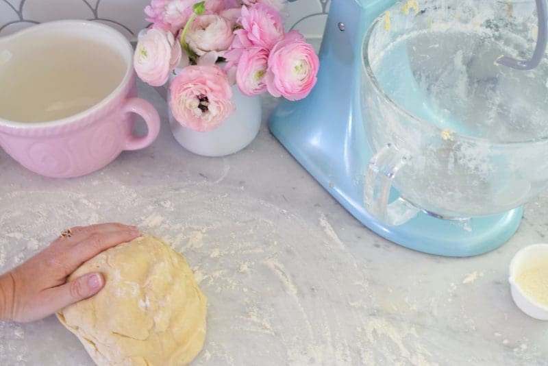 How to make homemade glazed doughnuts 