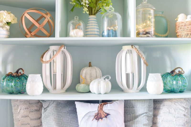 Simple coastal style fall decorating