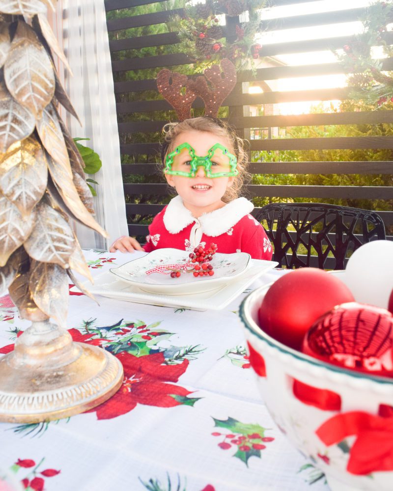 Outdoor Christmas table decorations