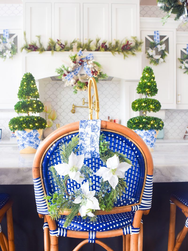 CHRISTMAS KITCHEN DECOR IN BLUE AND GOLD