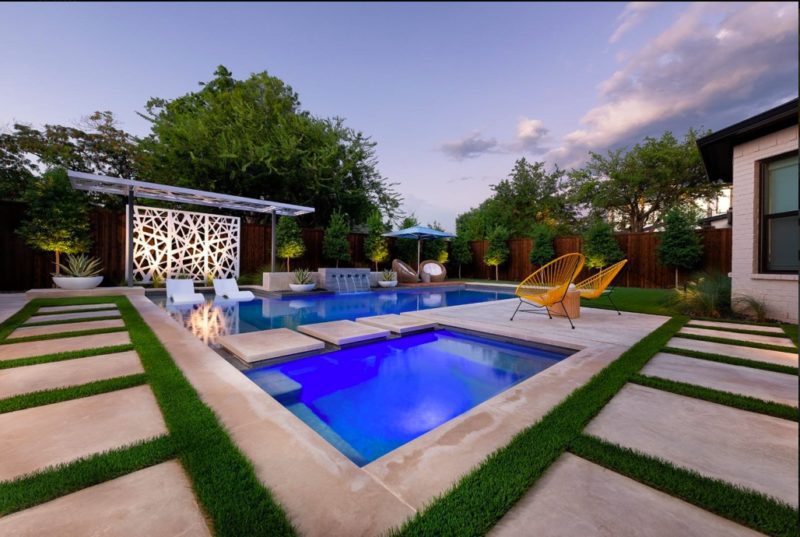 rectangle swimming pool with level spa and turf and pavers 